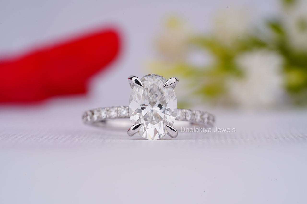 Elegant Oval Cut Engagement Ring