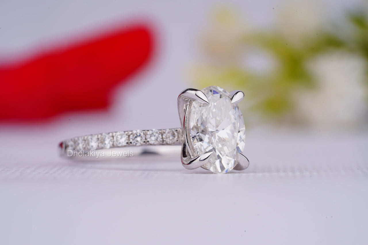 Elegant Oval Cut Engagement Ring